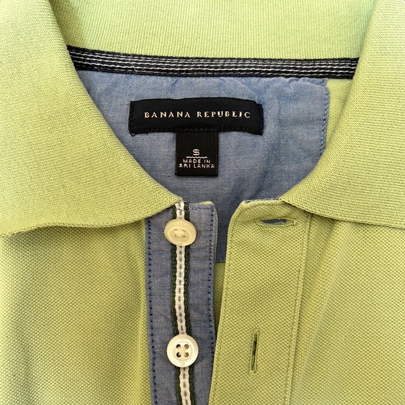 Banana Republic short sleeved sport shirt. - Picture 2 of 2
